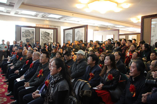 ���ŷ�ǡ��������ҷ���ѧ����Ʒչ�ھ���Ļ