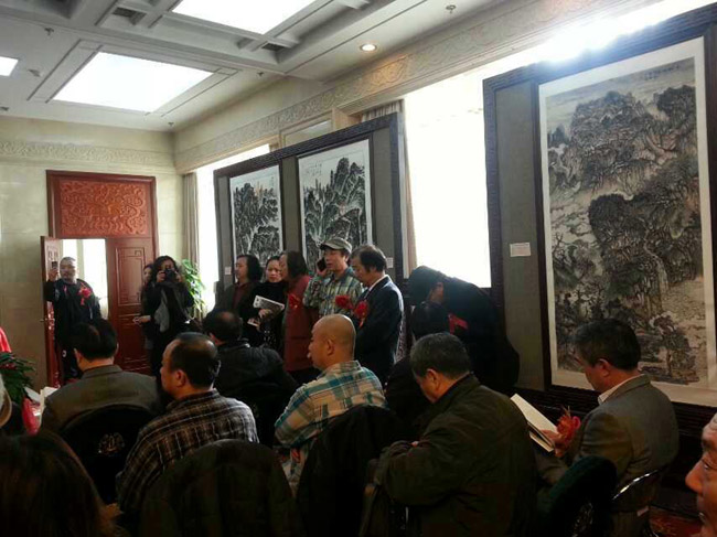 ���ŷ�ǡ��������ҷ���ѧ����Ʒչ�ھ���Ļ