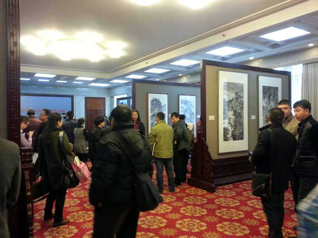 ���ŷ�ǡ��������ҷ���ѧ����Ʒչ�ھ���Ļ