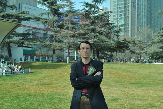 硬笔书法家霍鸿伟:随性自然 笔随心动