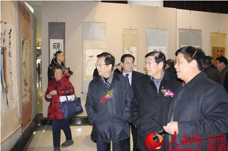 ɽ�����ʾٰ����Ļ��黭�㱨չ