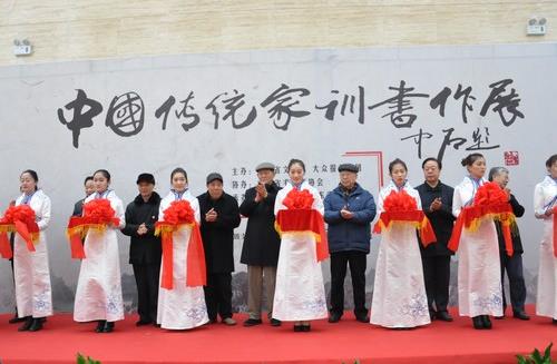 �й���ͳ��ѵ�鷨չ���Ͽ�Ļ