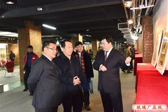 ���ͱ���•�������չ�ڹ�������Ļ