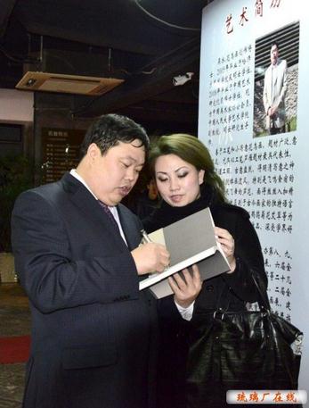 ���ͱ���•�������չ�ڹ�������Ļ