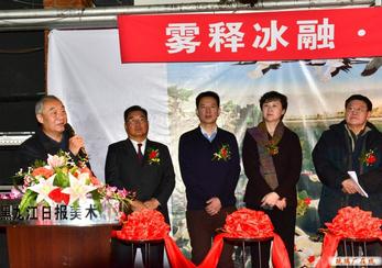 ���ͱ���•�������չ�ڹ�������Ļ