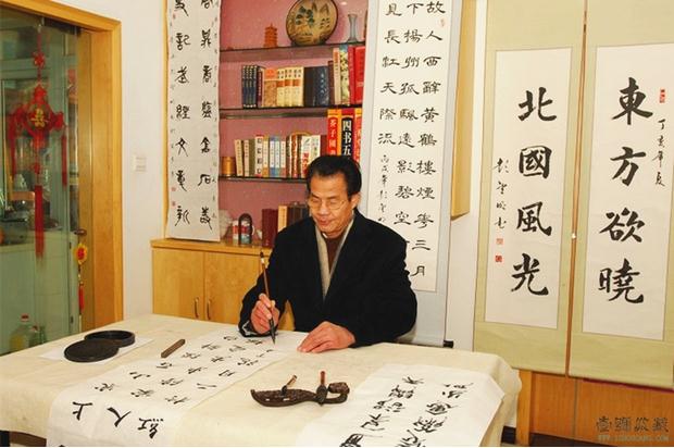 彭望明:教书育人立榜样 书印结合扬国粹