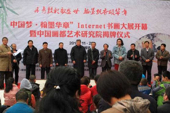 隆重而简朴、公益且惠民