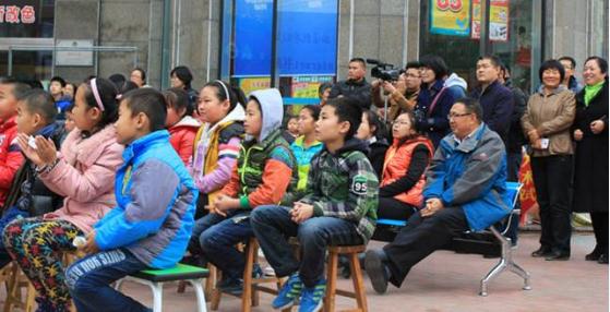 仪式由中国画都艺术研究院常务院长兼秘书长宫守超先生主持