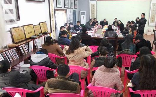 ����ϰ��ѫ����100�������黭��Ʒչ����֣�ݿ�Ļ