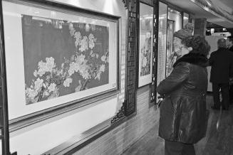 �����游��Ů�����黭չ����¤����չ