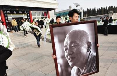 画家朱新建追悼会在京举行