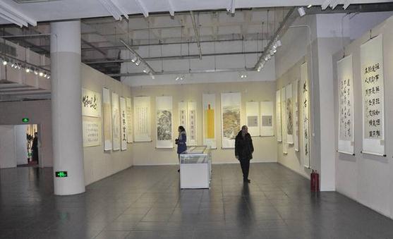 ������һ��ء����´�������г���̸ĸ�鷨��Ʒչ��Ļ