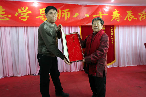 ��ΰ������������ʡ�Ļ����κ�ΰ����������ʦ�׺���