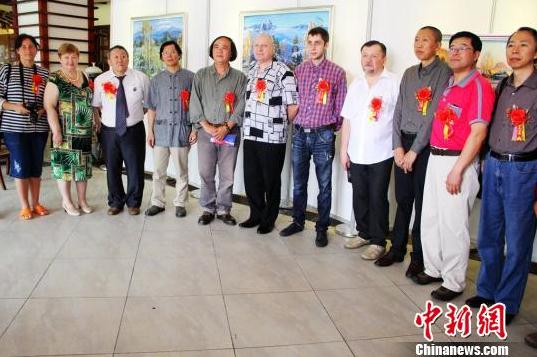 ����˹������Я50����Ʒ���Ϻ���չ��