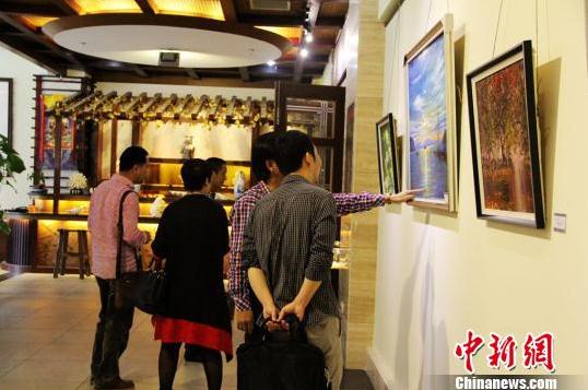 ����˹������Я50����Ʒ���Ϻ���չ��