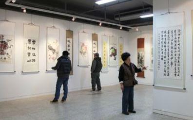 �������պ����ѧ�ٰ������ݽ�ְ���黭��Ʒչ