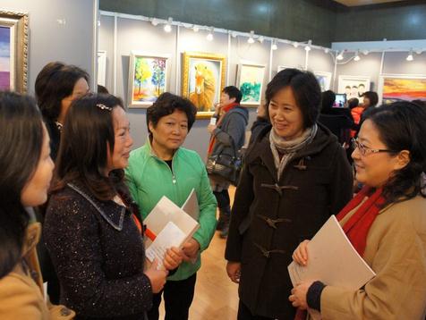 �顤Ե��̨�����黭չʾ�»�Ϻ��ɽ�����Ļ