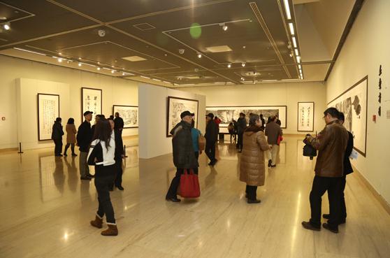 茅奖作家刘斯奋自画《白门柳》人物亮相中国美术馆