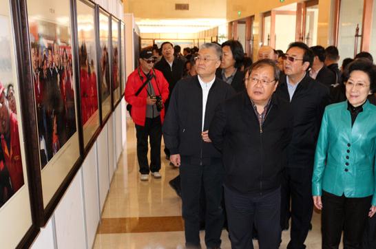 青海玉树举办灾后重建美术书法摄影展