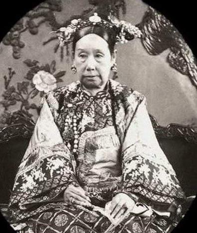 慈禧太后文化学养不高 世间流传书画多为代笔作