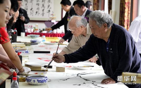 15λ�黭���ھ�����ҵԱ������