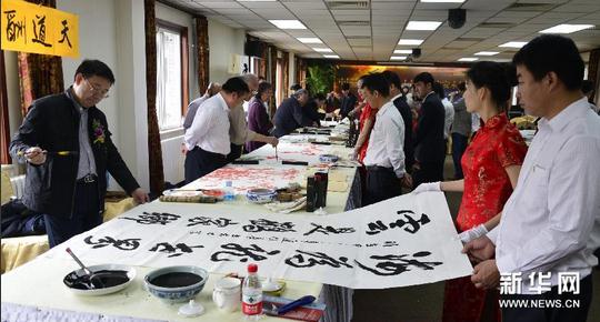 15λ�黭���ھ�����ҵԱ������