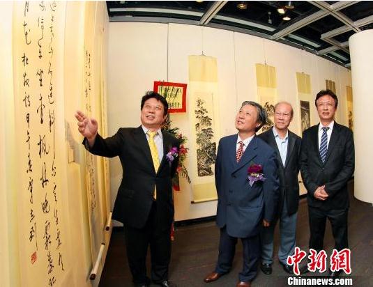 ��־����۰��黭չ չ��Լ60���黭��Ʒ