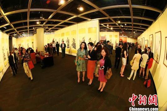 ��־����۰��黭չ չ��Լ60���黭��Ʒ