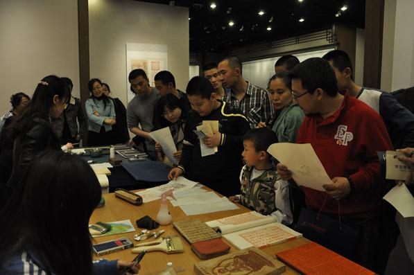 辽宁省博物馆举办清宫遗珍典籍书画展