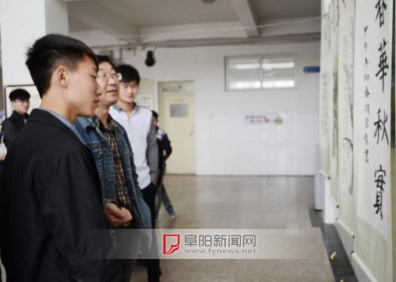 ���ո����ٰ��׽��ѧ���黭��չ