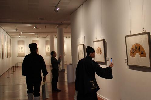 �ż�������������ѧ�黭չ�׻�������չ��