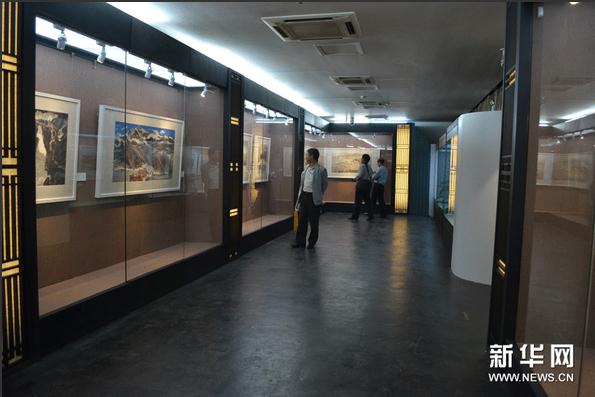 ����½�����ڱ����������ٰ�滭��Ʒչ