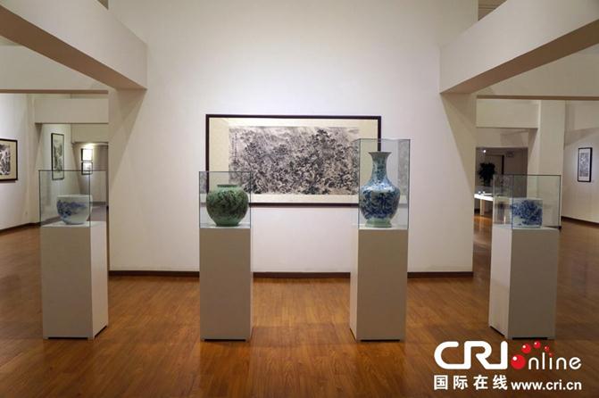 �����ʯ����110�����߸�������Ů�滭��չ