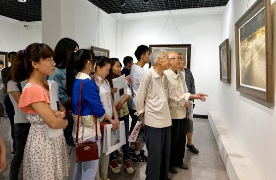 ���Ӽ����������������ľ���ͻ���Ʒչ���ں��Ͼ���