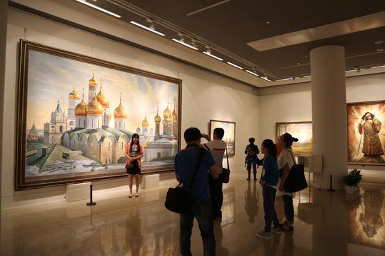 ����˹���񻭼� ������•��˹��������Ʒչ�ھ���Ļ