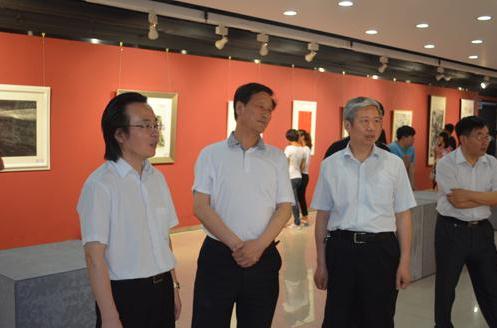 �ӱ��ٰ��黭��������չ��ʡ�黭Ժ�׽���Ʒչ