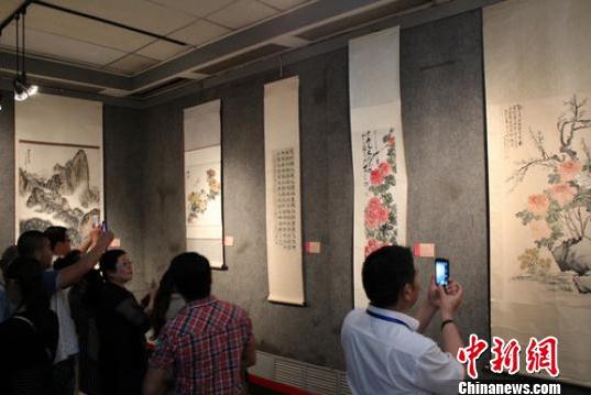 �й��黭��Ʒ��չ�ڸ��໭Ժ��չ