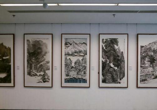 �й����һ�Ժ��ʦ�������ھ�չʾ10��ɽˮ����ѧ�ɹ�