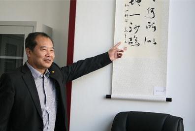 专访姜洪:经济学者中岀色的书者