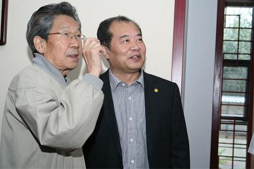 专访姜洪:经济学者中岀色的书者