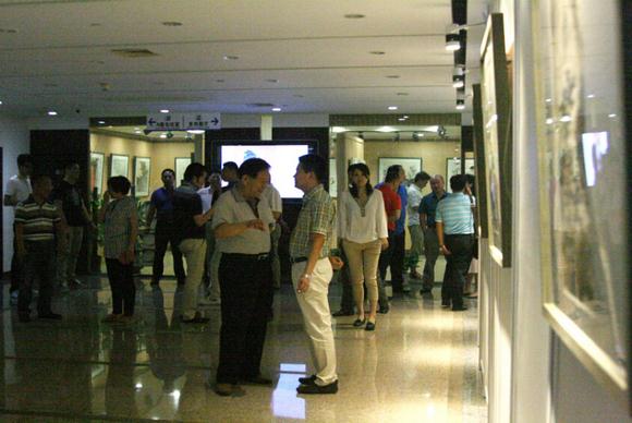 ѧԺ֮���Ϲ�����������ʿ��������Ʒչ�ھ���Ļ