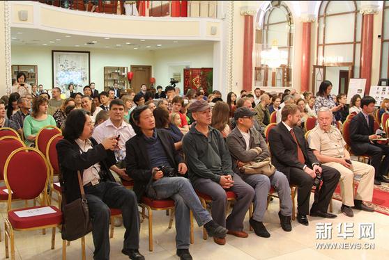 ���л�����ռ�ҡ����پ����μ��֡��ֹ㽡��ϯ��Ļʽ