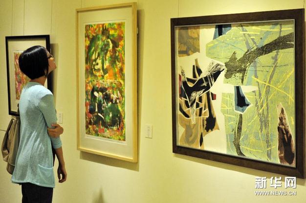 ��Ͽ�����滭�����ҽ���չ��̨����Ļ