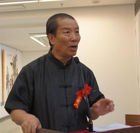 �������Ժ�ڶ����й��黭ѧ��Ӣ���ҵ��Ʒչ�ھ���Ļ