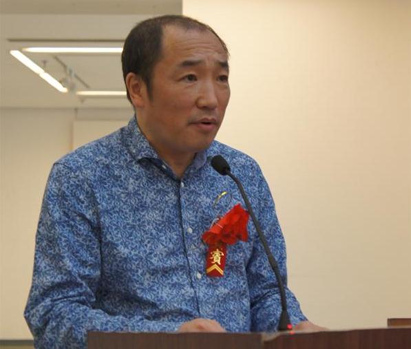 �������Ժ�ڶ����й��黭ѧ��Ӣ���ҵ��Ʒչ�ھ���Ļ