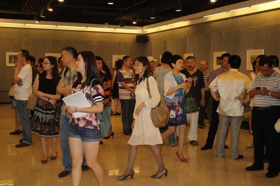 ����ƫ��•�������ͻ�������ʮ��չ�ھ���Ļ