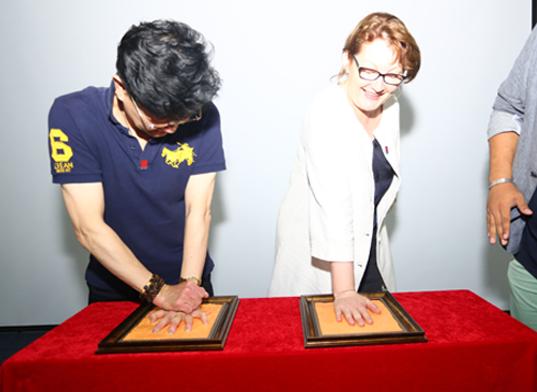 中法建交50周年艺术展《铜一水岸》在沈隆重开幕