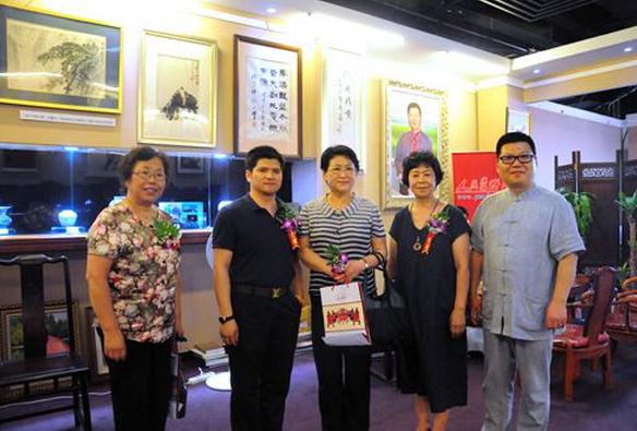 �幬�黰���ʹ���Ů�������Ʒչ�ھ���Ļ