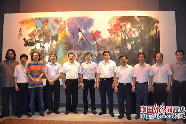 ���ݰ����黭����212����Ʒ����չ��