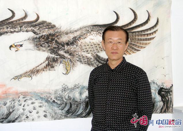 要华民:瑞雪丰年大红鹰